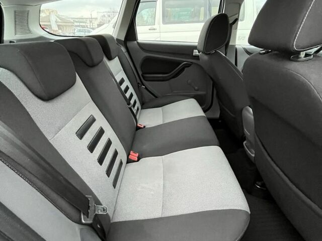 Синій Форд Фокус, об'ємом двигуна 1.8 л та пробігом 300 тис. км за 5100 $, фото 17 на Automoto.ua