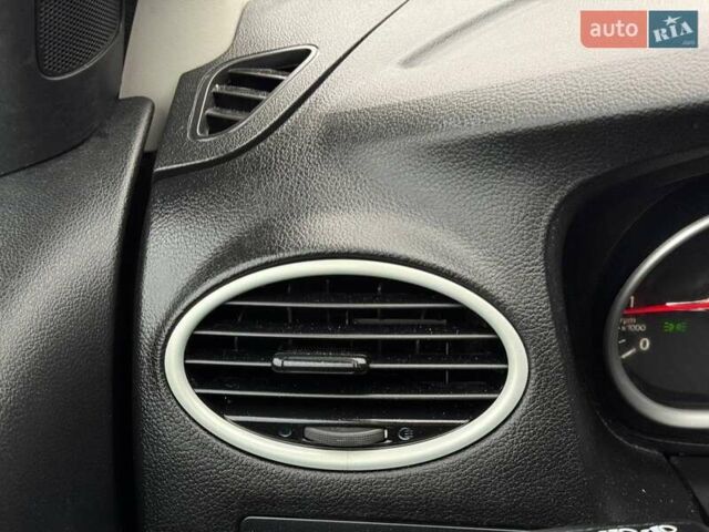 Синий Форд Фокус, объемом двигателя 1.6 л и пробегом 150 тыс. км за 6250 $, фото 21 на Automoto.ua