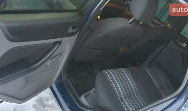 Синій Форд Фокус, об'ємом двигуна 1.6 л та пробігом 267 тис. км за 5300 $, фото 18 на Automoto.ua