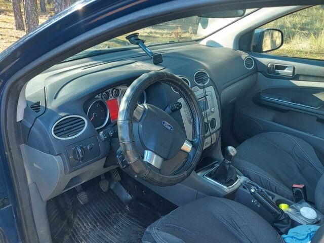 Синий Форд Фокус, объемом двигателя 1.6 л и пробегом 334 тыс. км за 5600 $, фото 8 на Automoto.ua