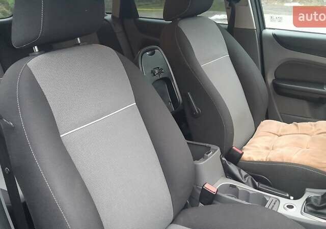 Синій Форд Фокус, об'ємом двигуна 1.6 л та пробігом 216 тис. км за 5450 $, фото 48 на Automoto.ua