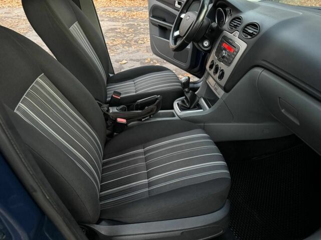 Синий Форд Фокус, объемом двигателя 1.6 л и пробегом 318 тыс. км за 5200 $, фото 10 на Automoto.ua