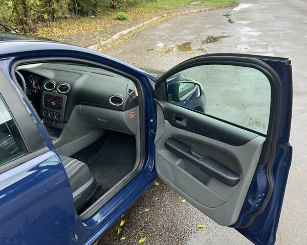 Синий Форд Фокус, объемом двигателя 1.6 л и пробегом 223 тыс. км за 6000 $, фото 11 на Automoto.ua