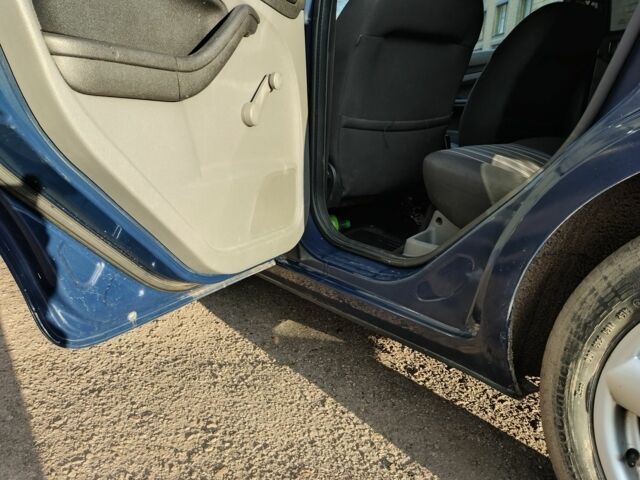 Синий Форд Фокус, объемом двигателя 1.6 л и пробегом 236 тыс. км за 5300 $, фото 5 на Automoto.ua