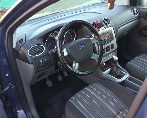 Синій Форд Фокус, об'ємом двигуна 1.6 л та пробігом 265 тис. км за 5900 $, фото 21 на Automoto.ua