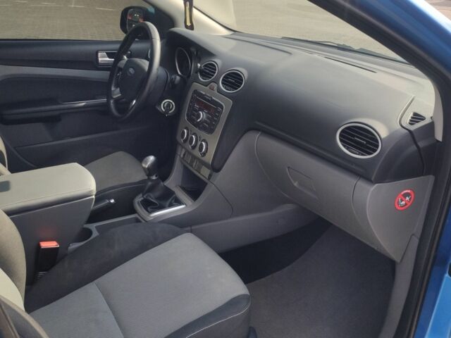 Синій Форд Фокус, об'ємом двигуна 1.6 л та пробігом 260 тис. км за 6500 $, фото 5 на Automoto.ua