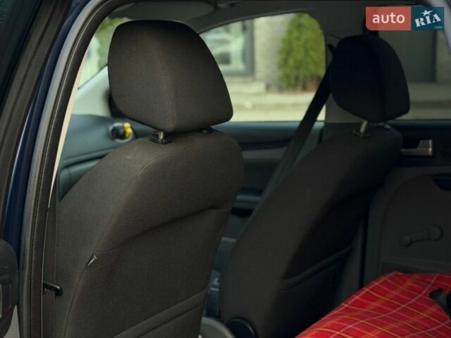 Синій Форд Фокус, об'ємом двигуна 1.6 л та пробігом 218 тис. км за 6500 $, фото 18 на Automoto.ua