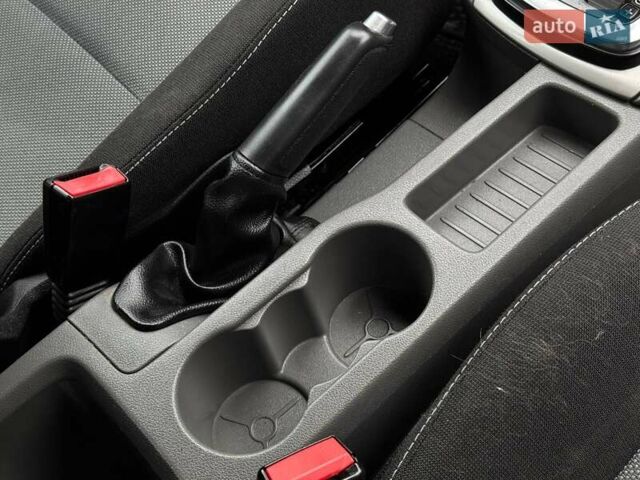 Синий Форд Фокус, объемом двигателя 1.6 л и пробегом 150 тыс. км за 6250 $, фото 41 на Automoto.ua