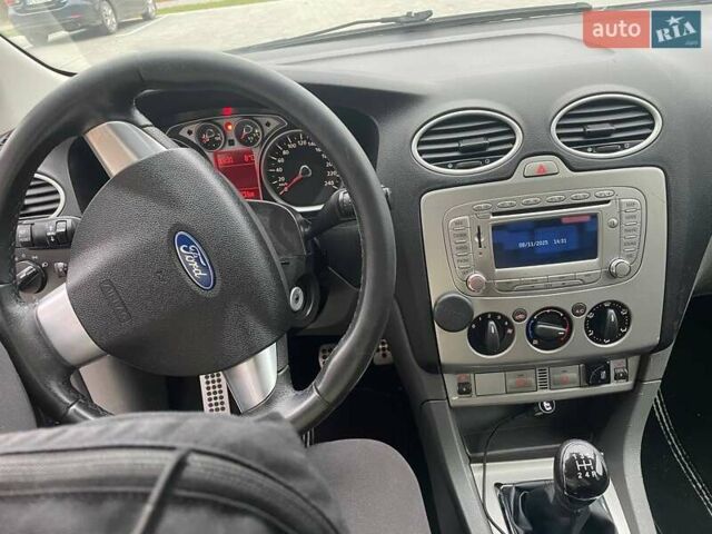 Синий Форд Фокус, объемом двигателя 1.6 л и пробегом 256 тыс. км за 6000 $, фото 7 на Automoto.ua