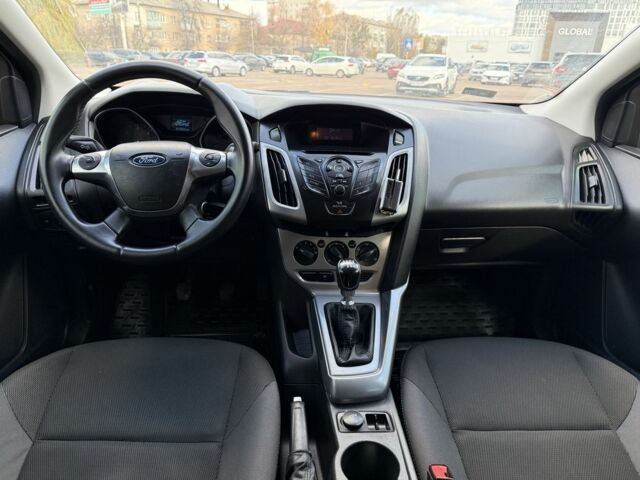 Синий Форд Фокус, объемом двигателя 1.6 л и пробегом 217 тыс. км за 5850 $, фото 10 на Automoto.ua