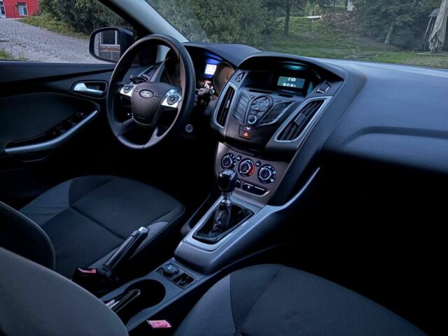 Синий Форд Фокус, объемом двигателя 1.6 л и пробегом 221 тыс. км за 7300 $, фото 8 на Automoto.ua