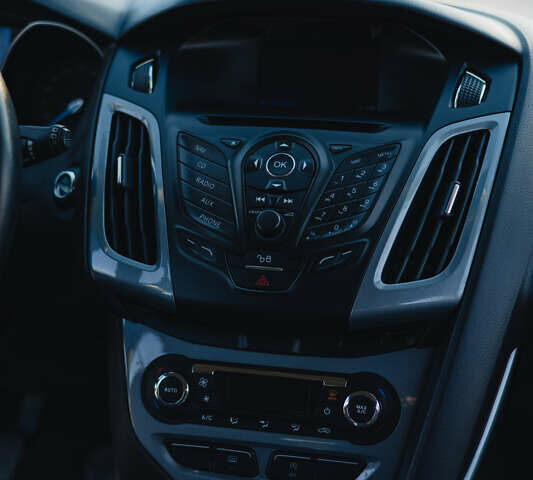 Синій Форд Фокус, об'ємом двигуна 1.56 л та пробігом 330 тис. км за 8800 $, фото 18 на Automoto.ua