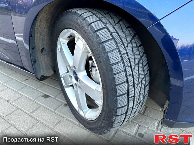 Синий Форд Фокус, объемом двигателя 1.6 л и пробегом 217 тыс. км за 7600 $, фото 12 на Automoto.ua