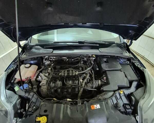 Синій Форд Фокус, об'ємом двигуна 1.6 л та пробігом 239 тис. км за 8000 $, фото 6 на Automoto.ua