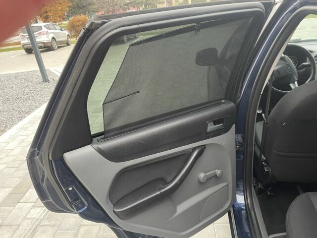 Синій Форд Фокус, об'ємом двигуна 1.6 л та пробігом 259 тис. км за 5800 $, фото 5 на Automoto.ua