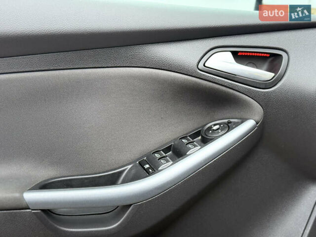 Синий Форд Фокус, объемом двигателя 1.6 л и пробегом 220 тыс. км за 9200 $, фото 14 на Automoto.ua