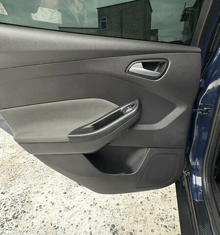 Синій Форд Фокус, об'ємом двигуна 1.6 л та пробігом 277 тис. км за 6100 $, фото 12 на Automoto.ua