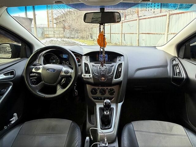 Синий Форд Фокус, объемом двигателя 1.6 л и пробегом 278 тыс. км за 7000 $, фото 5 на Automoto.ua