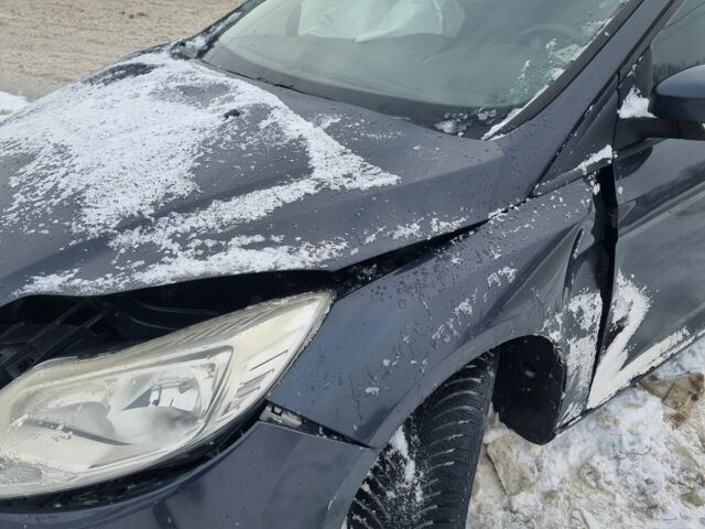 Синій Форд Фокус, об'ємом двигуна 1.6 л та пробігом 312 тис. км за 2960 $, фото 3 на Automoto.ua