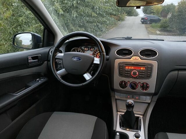 Синий Форд Фокус, объемом двигателя 1.6 л и пробегом 180 тыс. км за 6100 $, фото 10 на Automoto.ua