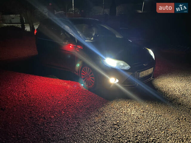 Синий Форд Фокус, объемом двигателя 1.6 л и пробегом 260 тыс. км за 7300 $, фото 11 на Automoto.ua