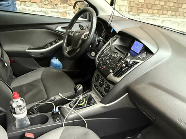 Синий Форд Фокус, объемом двигателя 1.6 л и пробегом 392 тыс. км за 5800 $, фото 7 на Automoto.ua