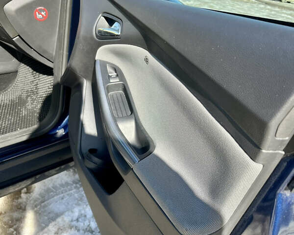 Синий Форд Фокус, объемом двигателя 1.6 л и пробегом 212 тыс. км за 7500 $, фото 18 на Automoto.ua