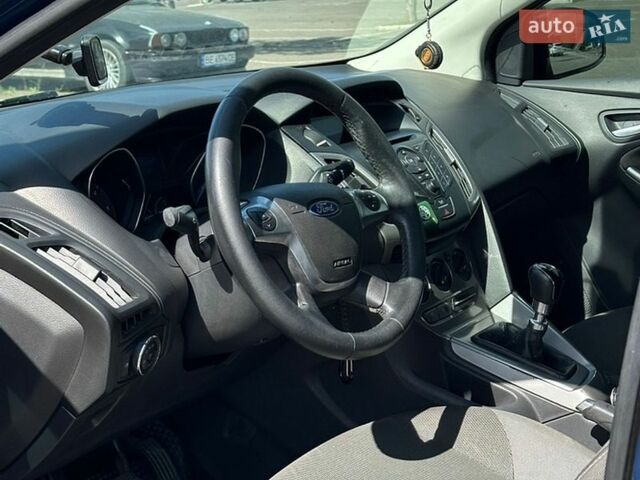 Синий Форд Фокус, объемом двигателя 1.56 л и пробегом 330 тыс. км за 6000 $, фото 3 на Automoto.ua