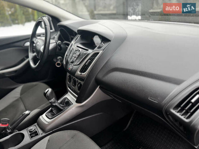 Синій Форд Фокус, об'ємом двигуна 1.6 л та пробігом 280 тис. км за 5899 $, фото 11 на Automoto.ua