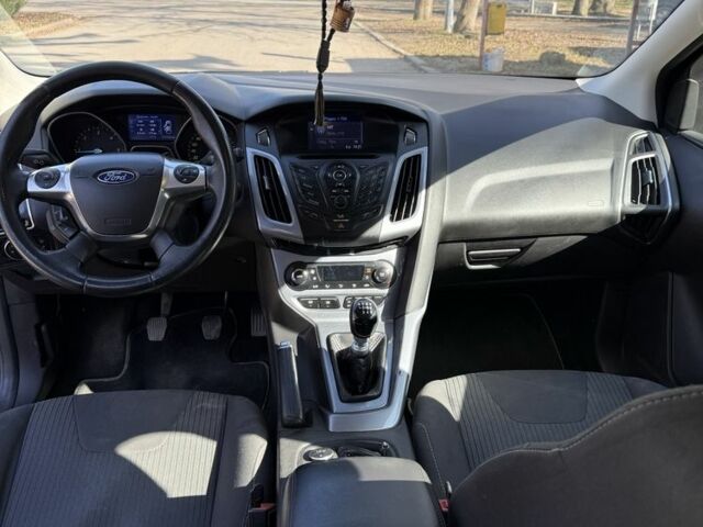 Синій Форд Фокус, об'ємом двигуна 1.6 л та пробігом 273 тис. км за 7300 $, фото 3 на Automoto.ua