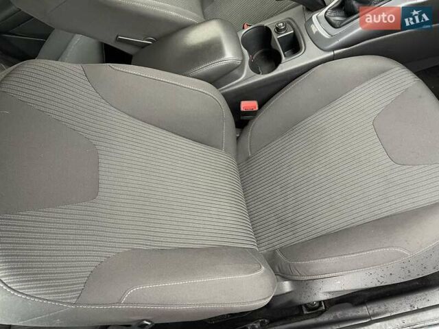 Синій Форд Фокус, об'ємом двигуна 1.6 л та пробігом 230 тис. км за 7999 $, фото 75 на Automoto.ua