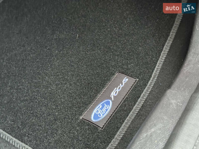 Синий Форд Фокус, объемом двигателя 1.6 л и пробегом 195 тыс. км за 7699 $, фото 88 на Automoto.ua