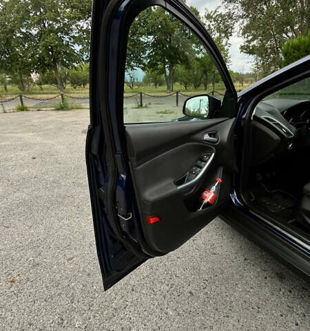 Синий Форд Фокус, объемом двигателя 1.6 л и пробегом 249 тыс. км за 8800 $, фото 9 на Automoto.ua