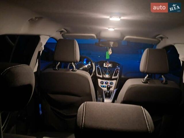 Синій Форд Фокус, об'ємом двигуна 1.6 л та пробігом 295 тис. км за 7800 $, фото 33 на Automoto.ua