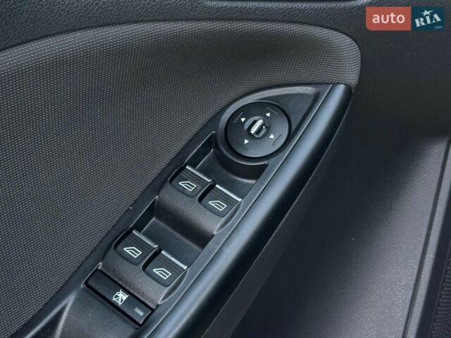 Синий Форд Фокус, объемом двигателя 1.6 л и пробегом 279 тыс. км за 7200 $, фото 27 на Automoto.ua