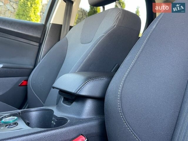 Синій Форд Фокус, об'ємом двигуна 1.6 л та пробігом 226 тис. км за 7700 $, фото 46 на Automoto.ua