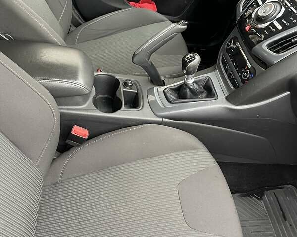 Синій Форд Фокус, об'ємом двигуна 1.6 л та пробігом 230 тис. км за 7999 $, фото 78 на Automoto.ua