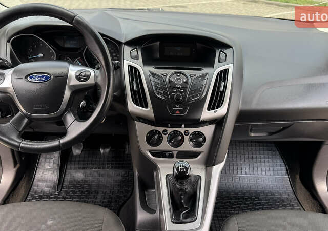 Синій Форд Фокус, об'ємом двигуна 1.6 л та пробігом 236 тис. км за 6450 $, фото 52 на Automoto.ua