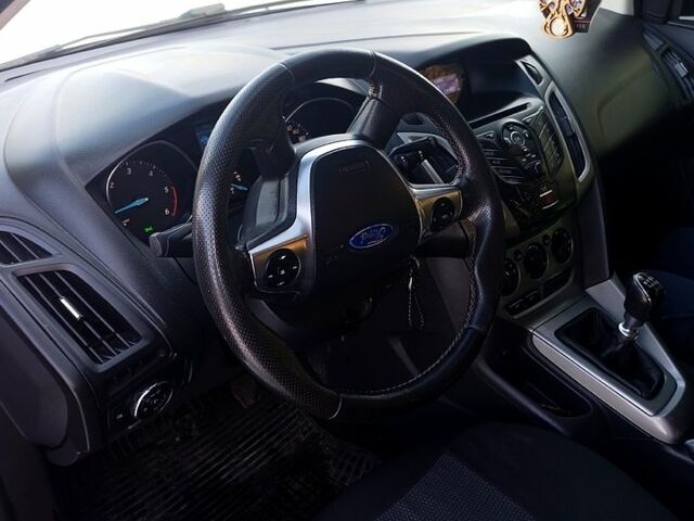 Синий Форд Фокус, объемом двигателя 1.6 л и пробегом 224 тыс. км за 8100 $, фото 6 на Automoto.ua