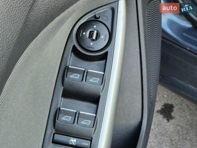 Синій Форд Фокус, об'ємом двигуна 1.56 л та пробігом 205 тис. км за 6300 $, фото 27 на Automoto.ua