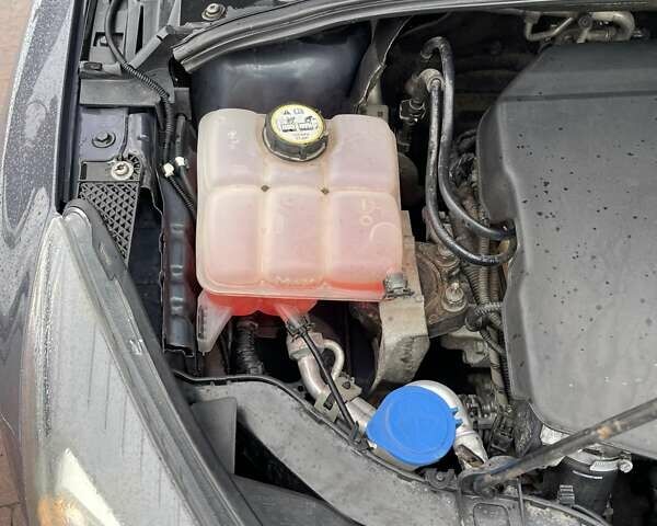 Синій Форд Фокус, об'ємом двигуна 1.6 л та пробігом 230 тис. км за 7999 $, фото 100 на Automoto.ua