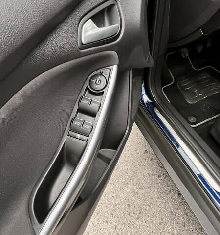 Синий Форд Фокус, объемом двигателя 1.6 л и пробегом 249 тыс. км за 8800 $, фото 20 на Automoto.ua