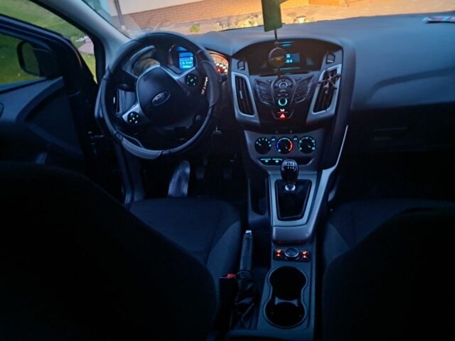 Синий Форд Фокус, объемом двигателя 1.6 л и пробегом 295 тыс. км за 7000 $, фото 7 на Automoto.ua