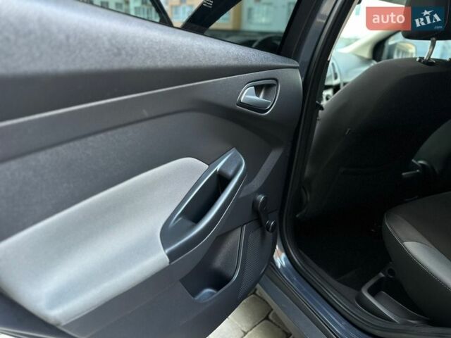 Синий Форд Фокус, объемом двигателя 1.6 л и пробегом 235 тыс. км за 7200 $, фото 39 на Automoto.ua