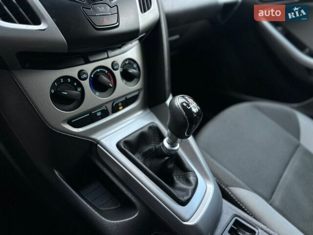 Синий Форд Фокус, объемом двигателя 1.6 л и пробегом 235 тыс. км за 7200 $, фото 35 на Automoto.ua