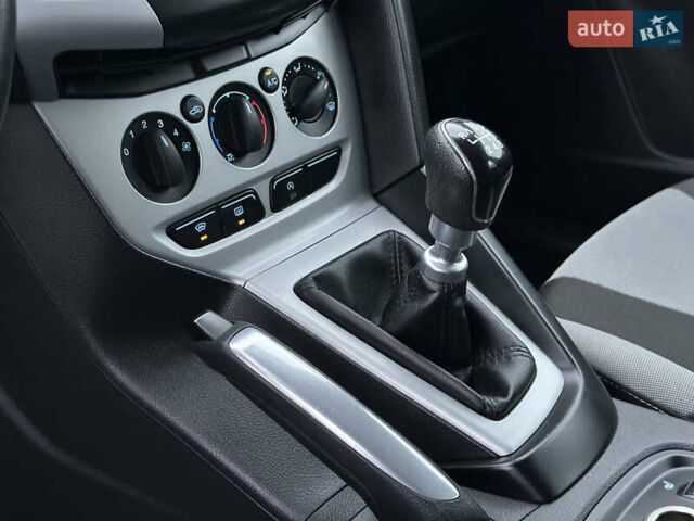 Синій Форд Фокус, об'ємом двигуна 1.6 л та пробігом 235 тис. км за 7699 $, фото 33 на Automoto.ua