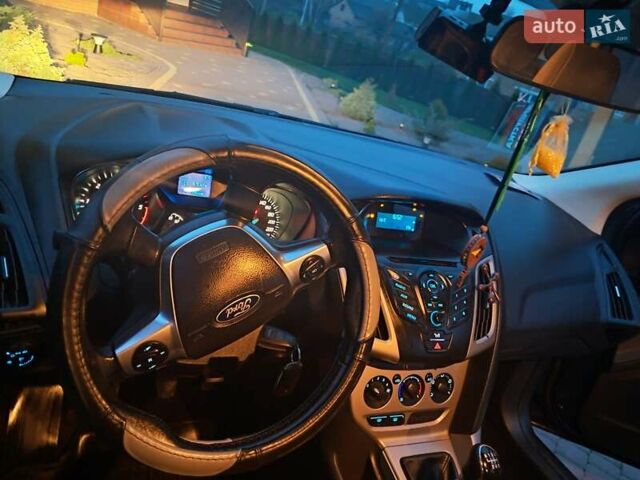 Синій Форд Фокус, об'ємом двигуна 1.6 л та пробігом 295 тис. км за 7800 $, фото 25 на Automoto.ua