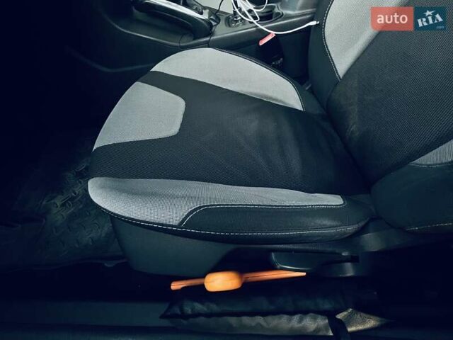 Форд Фокус 2012 у Львові на Automoto.ua Синій Форд Фокус, об'ємом двигуна 1.6 л та пробігом 249 тис. км за 7800 $, фото 29 на Automoto.ua