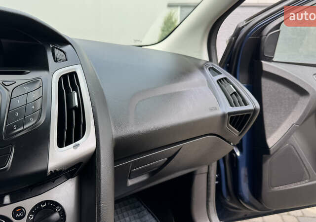 Синій Форд Фокус, об'ємом двигуна 1.6 л та пробігом 236 тис. км за 6450 $, фото 49 на Automoto.ua