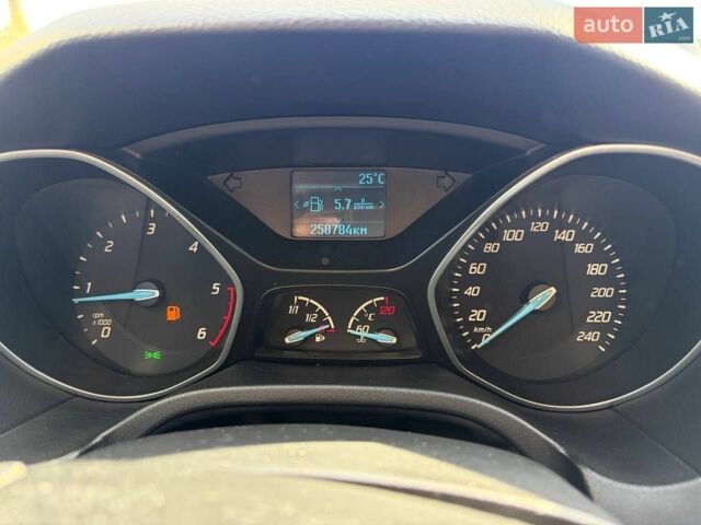 Синій Форд Фокус, об'ємом двигуна 1.6 л та пробігом 258 тис. км за 6100 $, фото 15 на Automoto.ua